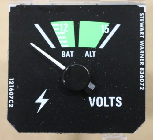 CENTROMOTION-MAXIMATECC-STEWART WARNER / HOBBS DIV VOLTMETER 12V