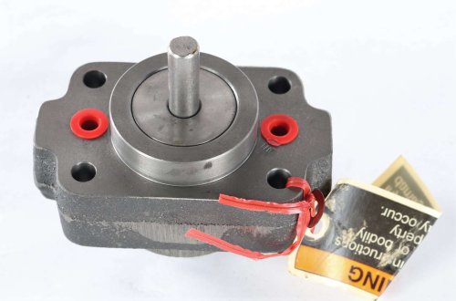 JOHN DEERE OIL PUMP