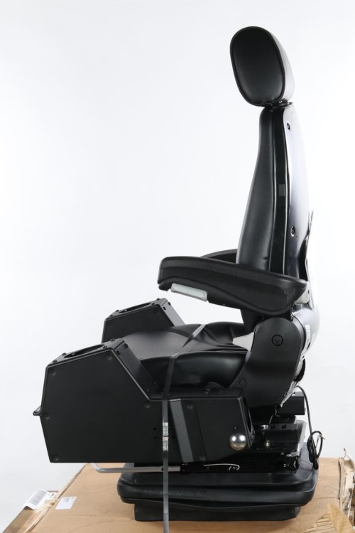 GRAMMER SEAT: SUSPENSION BLACK VINYL W/ARMS & PODS