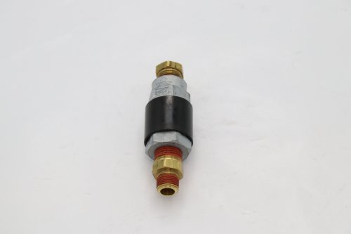 NAVISTAR QUICK RELEASE VALVE