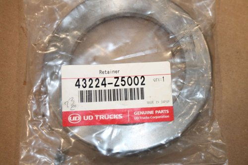 UD TRUCKS SEAL RETAINER